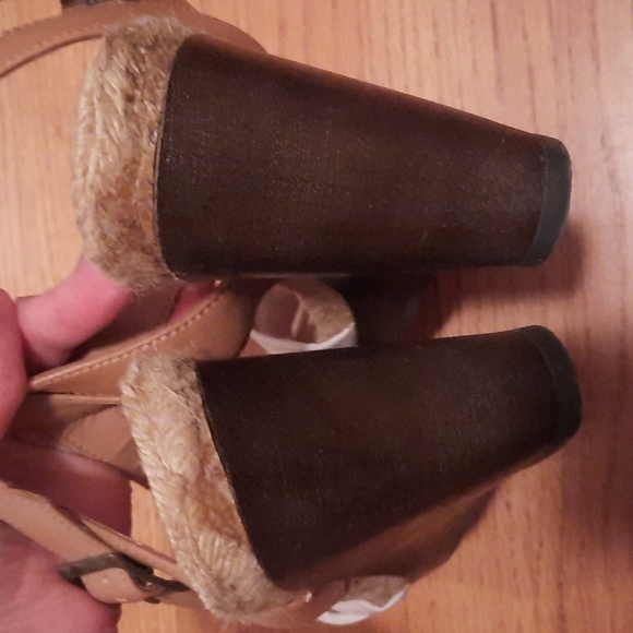 NWOT sz 11 high wedge sandals straps buckle - Picture 6 of 9